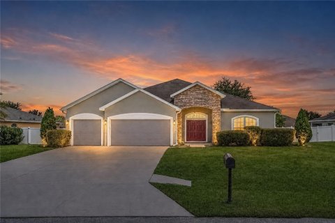 House in Ocala, Florida 5 bedrooms, 235.6 sq.m. № 2314127