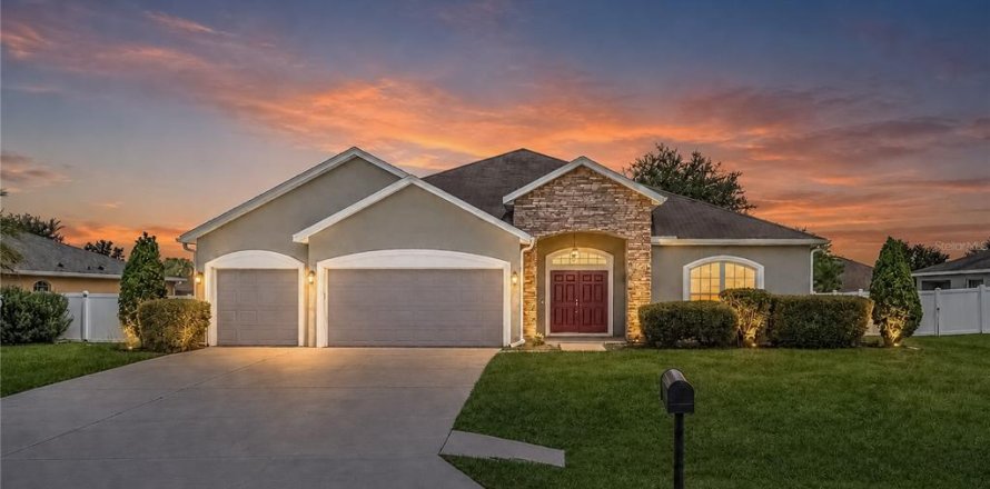 House in Ocala, Florida 5 bedrooms, 235.6 sq.m. № 2314127