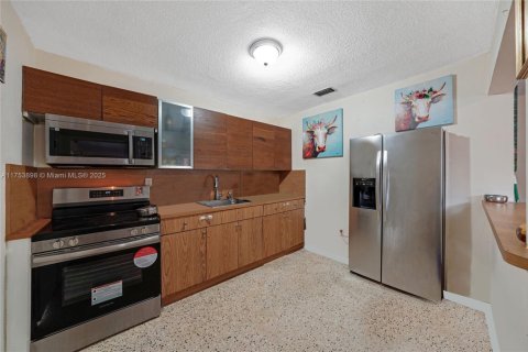 Immobilier commercial à vendre à Miami, Floride: 232.16 m2 № 2015891 - photo 17