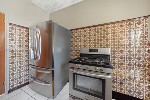 Immobilier commercial à vendre à Miami, Floride: 232.16 m2 № 2015891 - photo 18