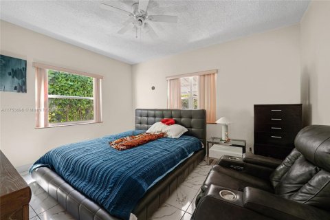 Immobilier commercial à vendre à Miami, Floride: 232.16 m2 № 2015891 - photo 19