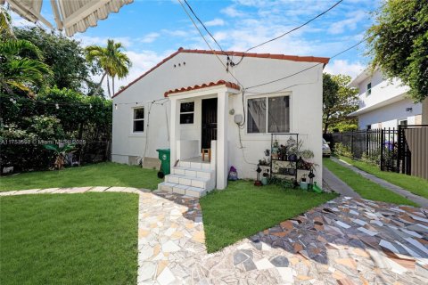 Immobilier commercial à vendre à Miami, Floride: 232.16 m2 № 2015891 - photo 4