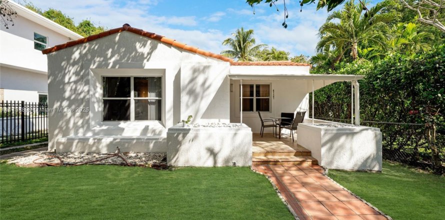 Immobilier commercial à Miami, Floride 232.16 m2 № 2015891