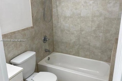 Снять в аренду виллу или дом в Майами, Флорида 3 спальни, 143.35м2, № 2004306 - фото 6