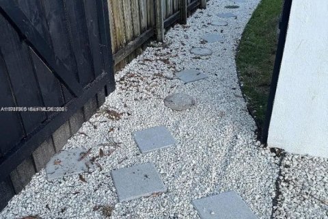 Снять в аренду виллу или дом в Майами, Флорида 3 спальни, 143.35м2, № 2004306 - фото 9