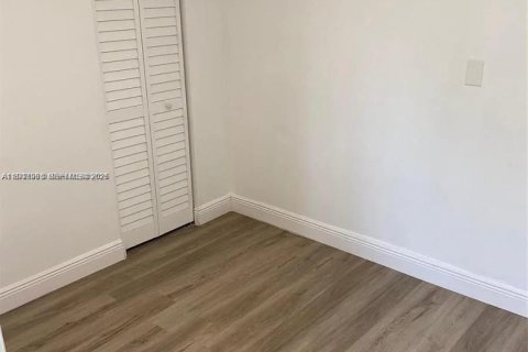 Снять в аренду виллу или дом в Майами, Флорида 3 спальни, 143.35м2, № 2004306 - фото 4