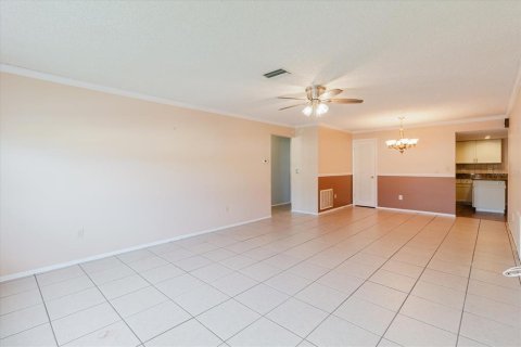 House in Largo, Florida 2 bedrooms, 104.42 sq.m. № 2147959 - photo 19