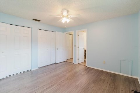 House in Largo, Florida 2 bedrooms, 104.42 sq.m. № 2147959 - photo 13