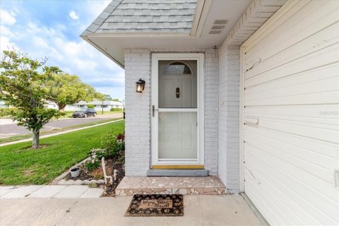 House in Largo, Florida 2 bedrooms, 104.42 sq.m. № 2147959 - photo 18