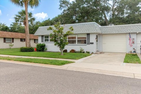 House in Largo, Florida 2 bedrooms, 104.42 sq.m. № 2147959 - photo 16