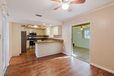 House in Largo, Florida 2 bedrooms, 104.42 sq.m. № 2147959 - photo 8