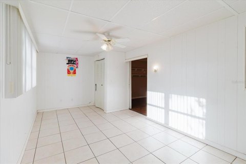 House in Largo, Florida 2 bedrooms, 104.42 sq.m. № 2147959 - photo 9