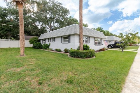 House in Largo, Florida 2 bedrooms, 104.42 sq.m. № 2147959 - photo 17