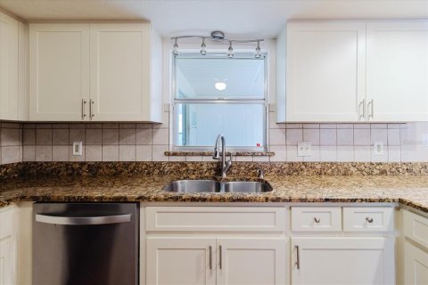 House in Largo, Florida 2 bedrooms, 104.42 sq.m. № 2147959 - photo 28