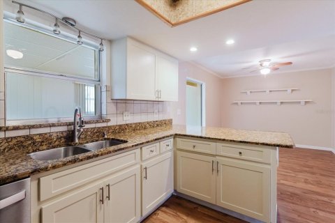 House in Largo, Florida 2 bedrooms, 104.42 sq.m. № 2147959 - photo 29