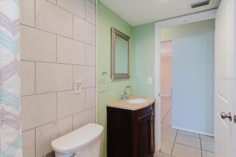House in Largo, Florida 2 bedrooms, 104.42 sq.m. № 2147959 - photo 12