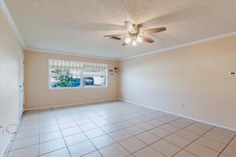 House in Largo, Florida 2 bedrooms, 104.42 sq.m. № 2147959 - photo 3