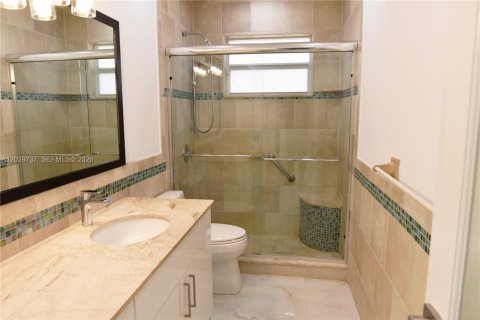 House in Hollywood, Florida 4 bedrooms, 162.58 sq.m. № 2088286 - photo 12