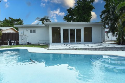 House in Hollywood, Florida 4 bedrooms, 162.58 sq.m. № 2088286