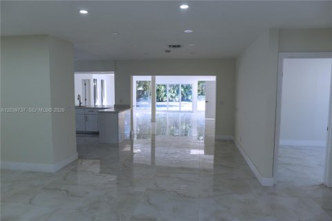 House in Hollywood, Florida 4 bedrooms, 162.58 sq.m. № 2088286 - photo 6