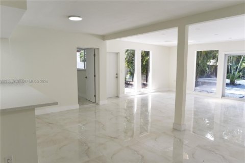 House in Hollywood, Florida 4 bedrooms, 162.58 sq.m. № 2088286 - photo 24