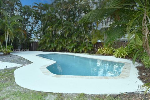 House in Hollywood, Florida 4 bedrooms, 162.58 sq.m. № 2088286 - photo 18