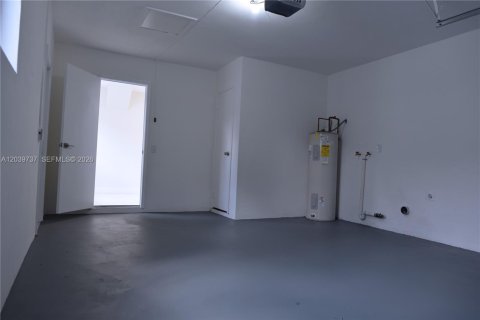House in Hollywood, Florida 4 bedrooms, 162.58 sq.m. № 2088286 - photo 21