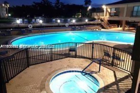 Condo in Margate, Florida, 1 bedroom  № 1989012 - photo 14