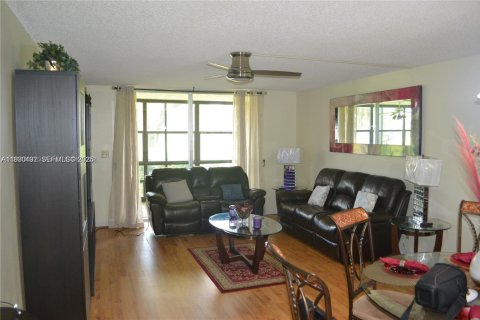 Condo in Margate, Florida, 1 bedroom  № 1989012 - photo 6