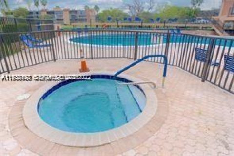 Condo in Margate, Florida, 1 bedroom  № 1989012 - photo 15
