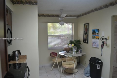 Condo in Margate, Florida, 1 bedroom  № 1989012 - photo 4