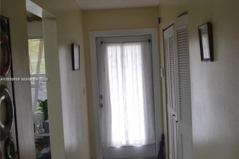 Condo in Margate, Florida, 1 bedroom  № 1989012 - photo 5