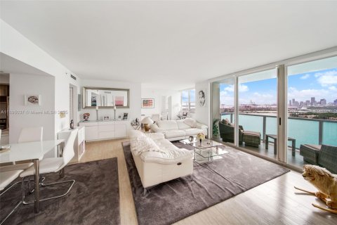 Condo in Miami Beach, Florida, 2 bedrooms  № 2014428 - photo 8