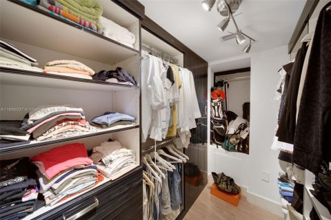 Condo in Miami Beach, Florida, 2 bedrooms  № 2014428 - photo 26