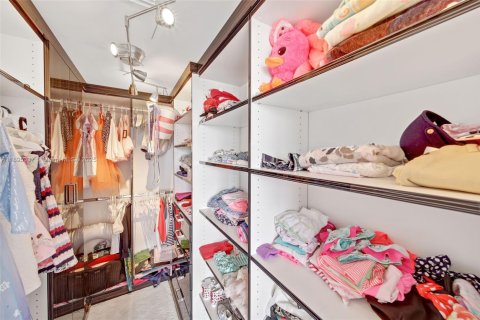 Condo in Miami Beach, Florida, 2 bedrooms  № 2014428 - photo 30