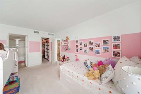 Condo in Miami Beach, Florida, 2 bedrooms  № 2014428 - photo 29