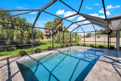 Villa ou maison à vendre à Port Charlotte, Floride: 3 chambres № 2270270 - photo 2