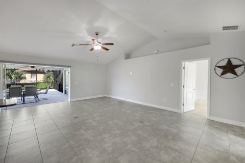 Villa ou maison à vendre à Port Charlotte, Floride: 3 chambres № 2270270 - photo 6