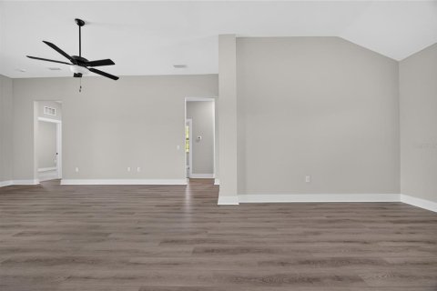 Villa ou maison à vendre à Port Charlotte, Floride: 4 chambres, 183.95 m2 № 2429598 - photo 4