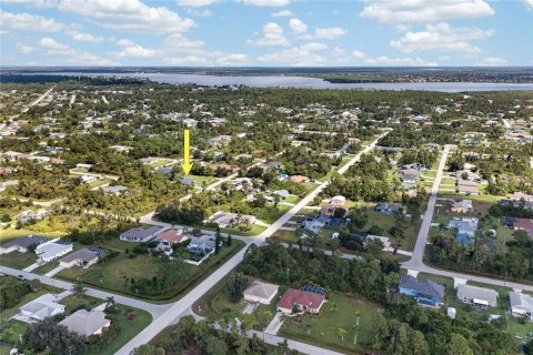 Villa ou maison à vendre à Port Charlotte, Floride: 4 chambres, 183.95 m2 № 2429598 - photo 2