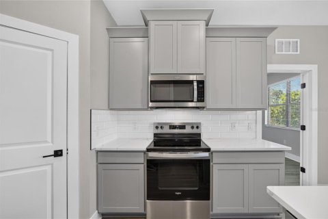 Villa ou maison à vendre à Port Charlotte, Floride: 4 chambres, 183.95 m2 № 2429598 - photo 12