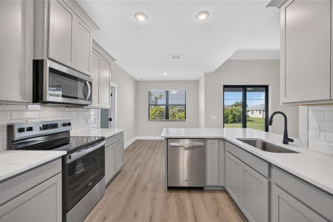 Villa ou maison à vendre à Port Charlotte, Floride: 4 chambres, 183.95 m2 № 2429598 - photo 10