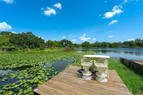 House in Orlando, Florida 3 bedrooms, 176.98 sq.m. № 2223752