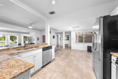 Villa ou maison à vendre à Orlando, Floride: 3 chambres, 176.98 m2 № 2223752 - photo 13