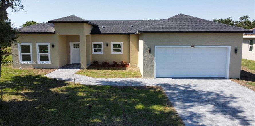 House in Sebring, Florida 3 bedrooms № 1953011