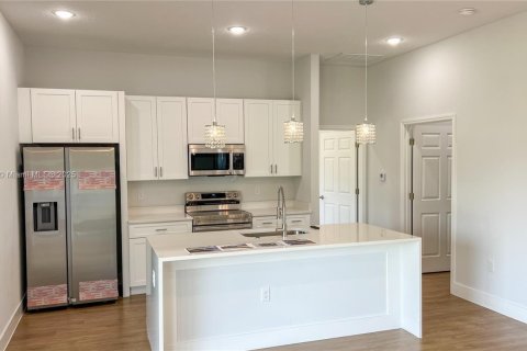 House in Sebring, Florida 3 bedrooms № 1953011 - photo 4