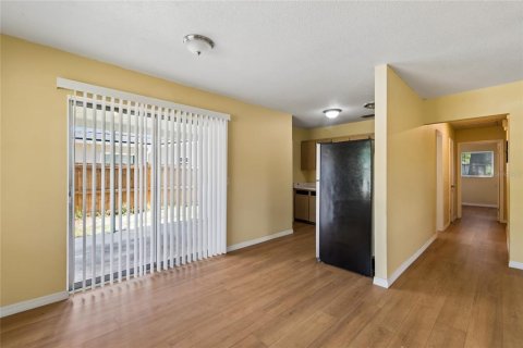 Casa en venta en Tampa, Florida, 3 dormitorios, 94.02 m2 № 2220834 - foto 5