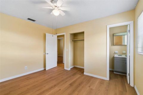 Casa en venta en Tampa, Florida, 3 dormitorios, 94.02 m2 № 2220834 - foto 12