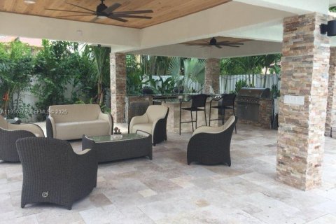 House in Miramar, Florida 5 bedrooms, 313.82 sq.m. № 1988972 - photo 9