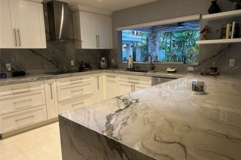 House in Miramar, Florida 5 bedrooms, 313.82 sq.m. № 1988972 - photo 6